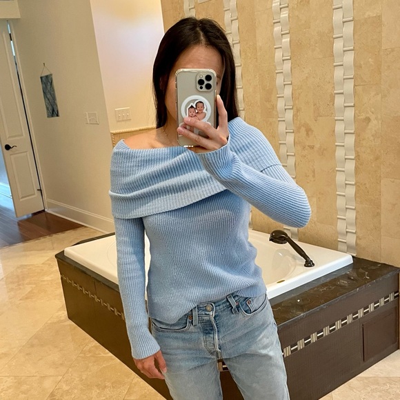 Off the shoulder sweater - Picture 6 of 6